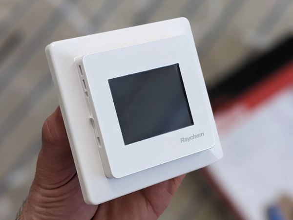 Mata grzewcza pod płytki Raychem QucikNet-160 W/m² - powierzchnia 3,5 m² | wymiary 0,5 x 7 m | z termostatem R-SENZ-WIFI